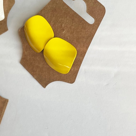 Vintage 80’s Glam Earrings - Picture 4 of 4